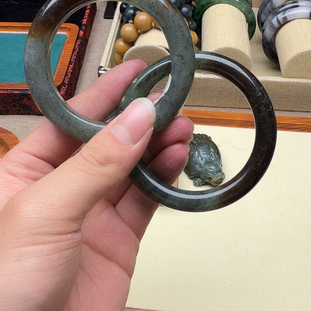 和田玉（糖玉）未镶嵌挂件