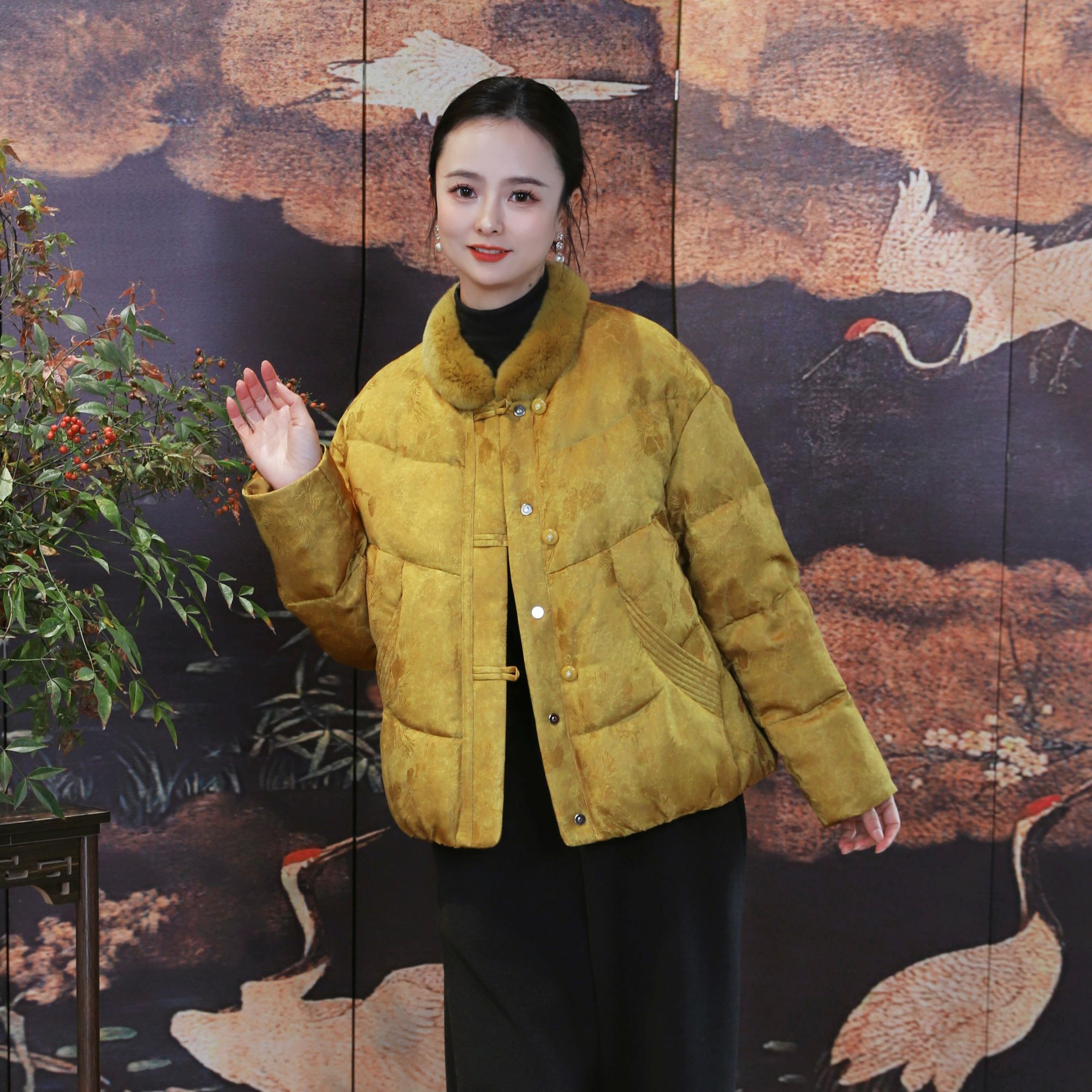 2025冬季新中式提花鹅绒服国风金阙云锦加厚加绒时尚秋冬保暖短款