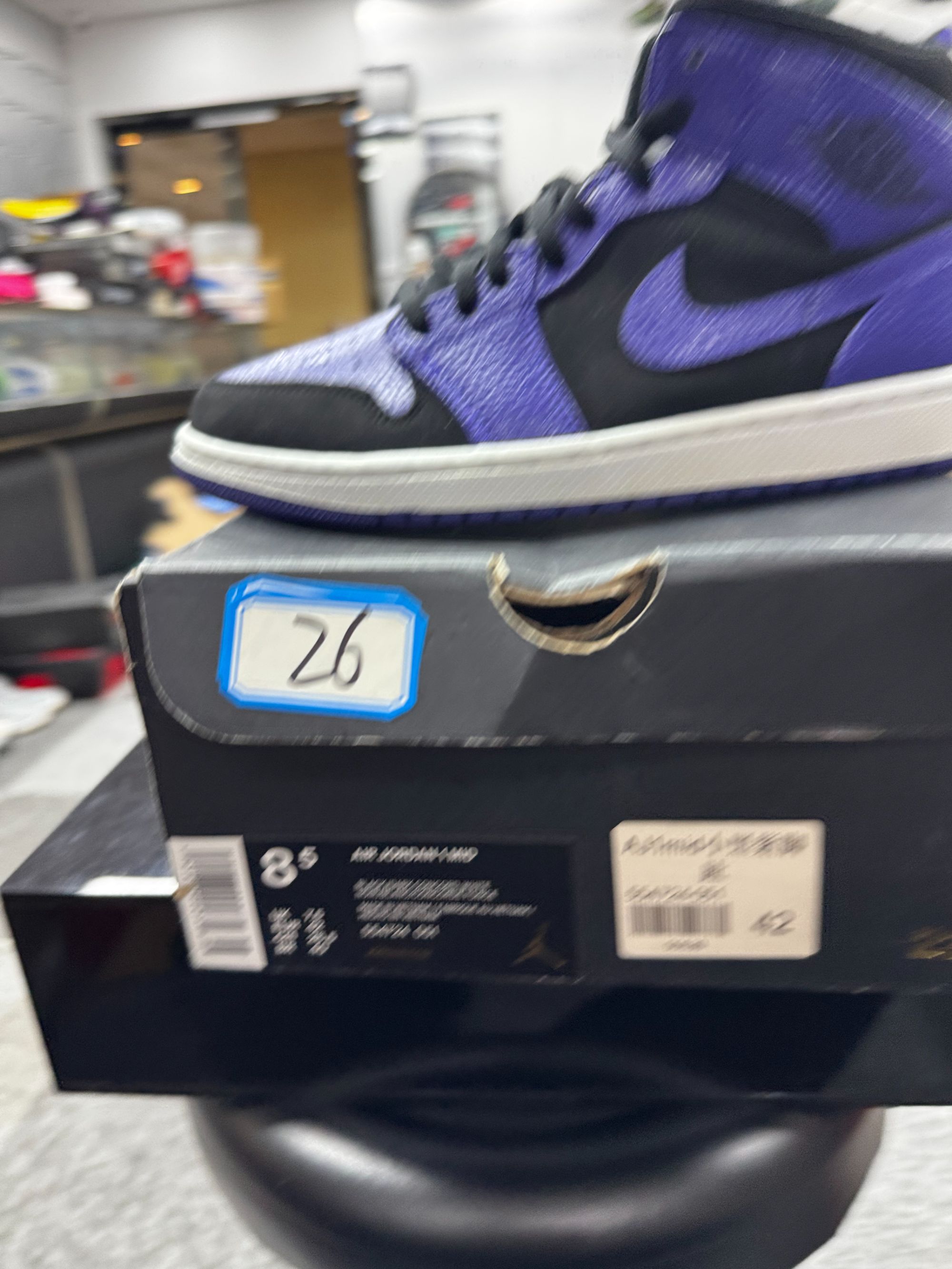 nike  黑紫  全新原盒  42码  11月9   gui   26