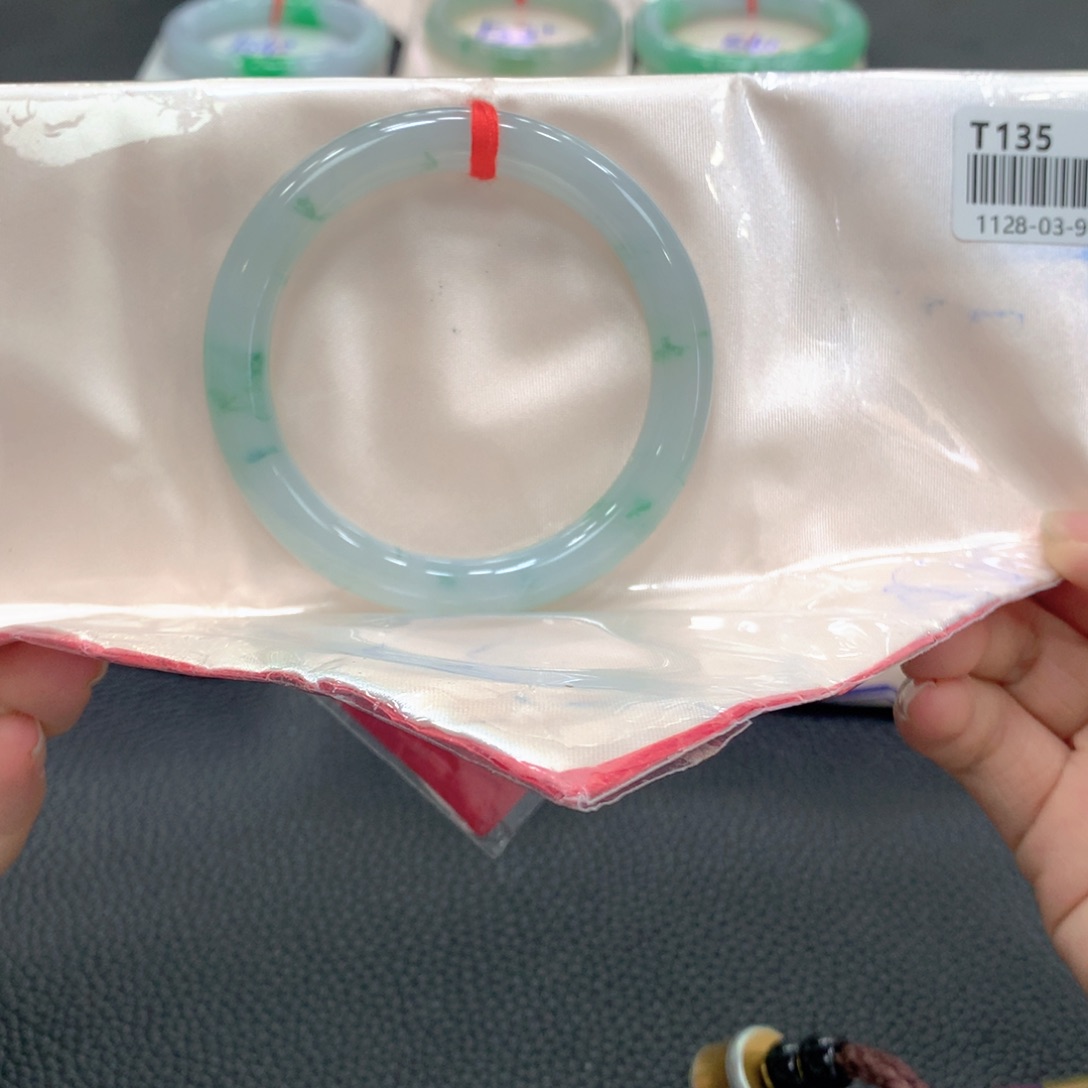 翡翠未镶嵌手镯17