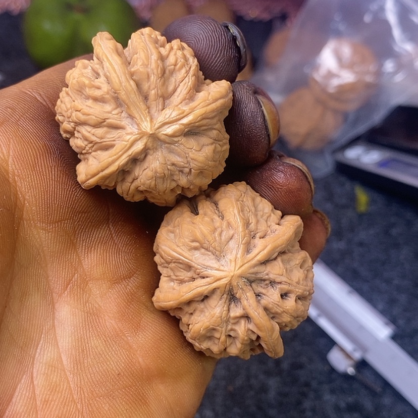 【闪购商品】文玩核桃吊坠39雨花石三棱