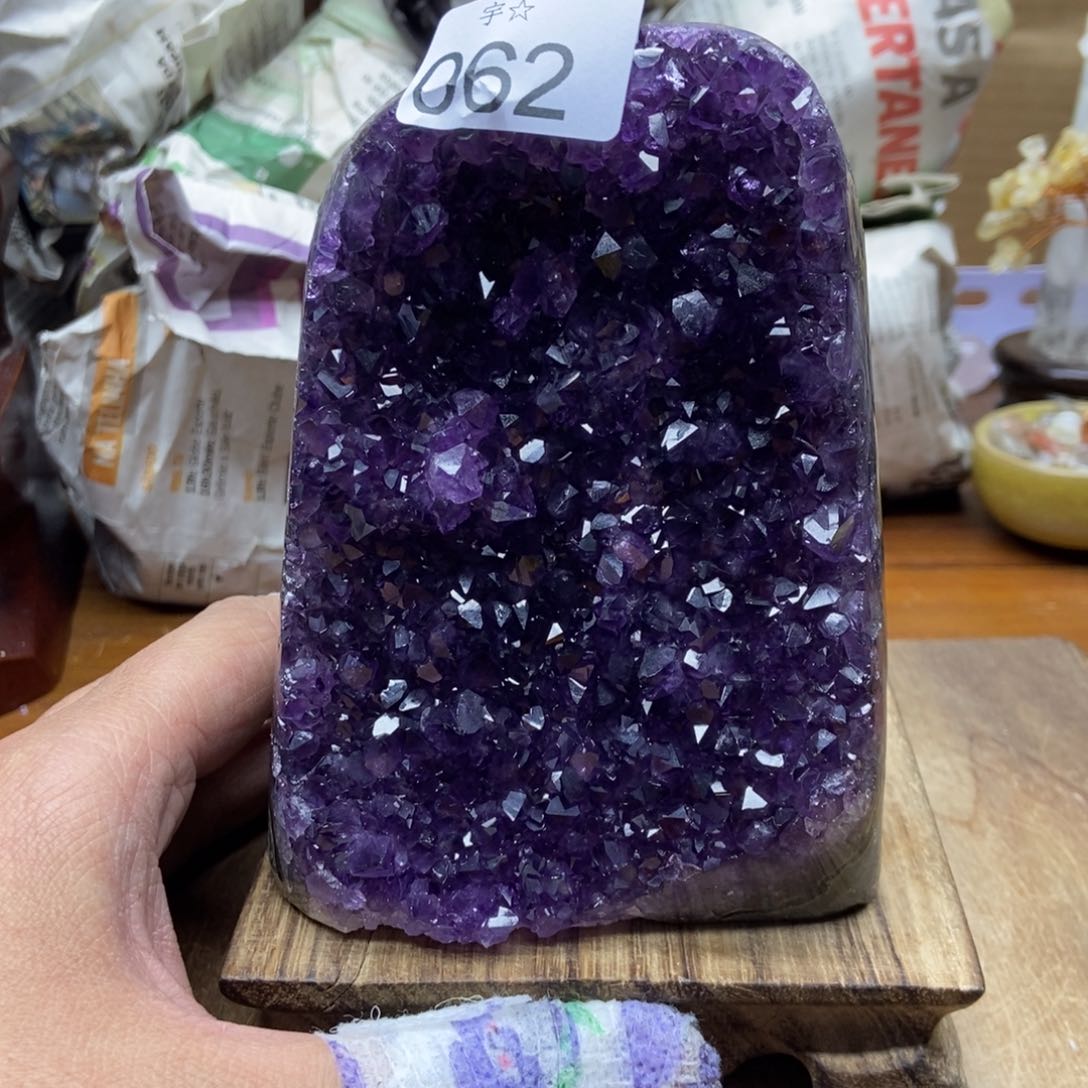 紫晶天然水晶摆件未镶嵌