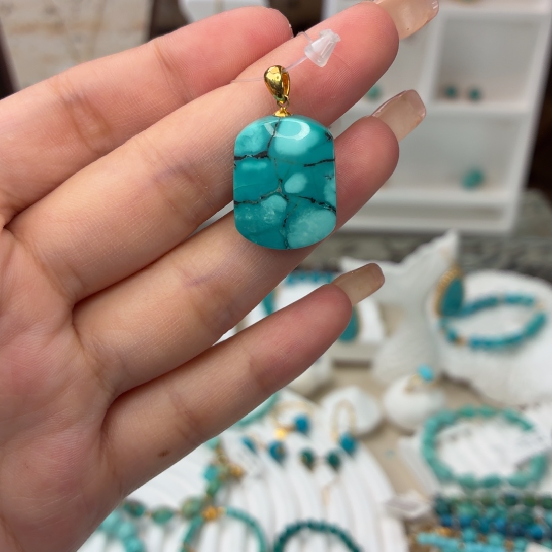 18K金镶嵌绿松石吊坠(不含链)