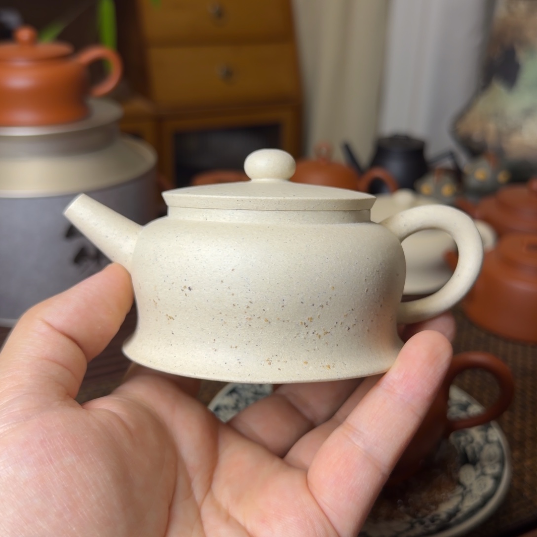 小***。紫砂茶壶微瑕铺砂白段曲钟