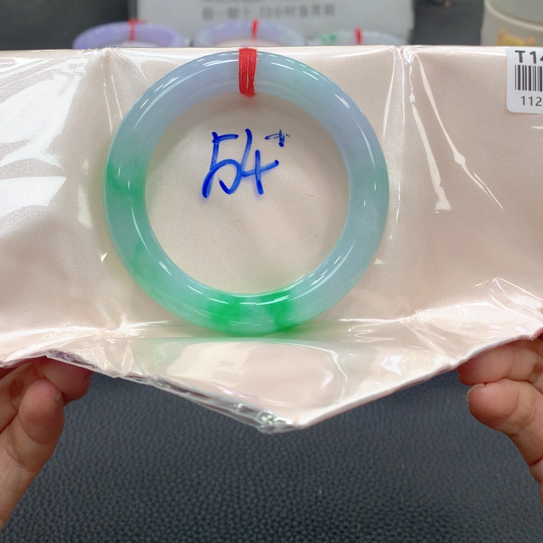 樊****翡翠未镶嵌手镯翡翠