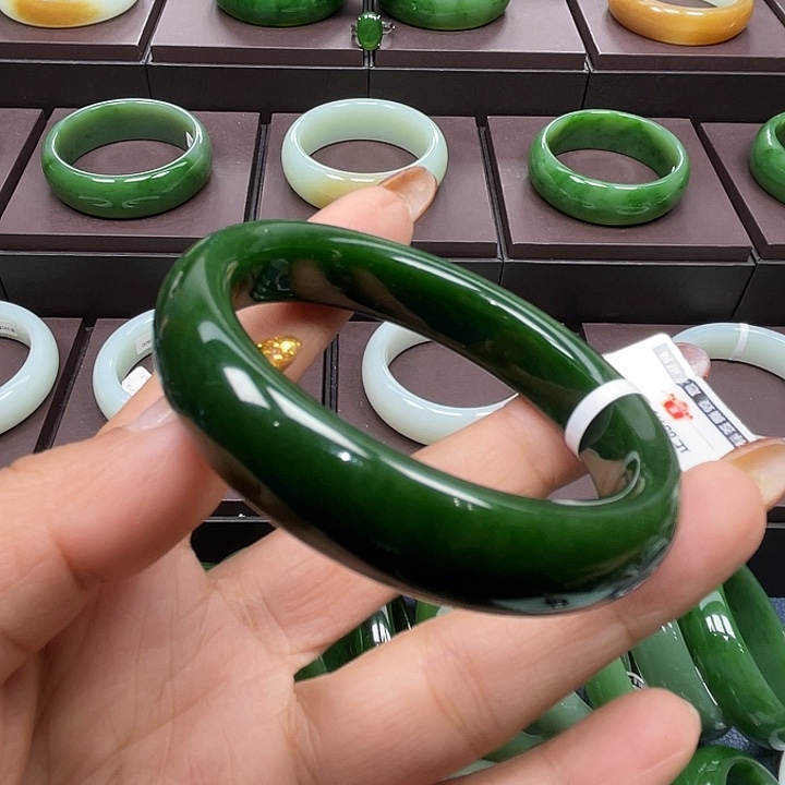 和田玉（碧玉）未镶嵌手镯