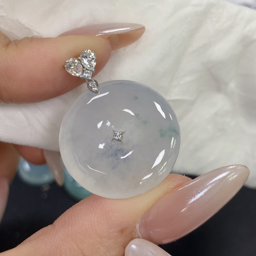 颈饰18K金镶嵌翡翠