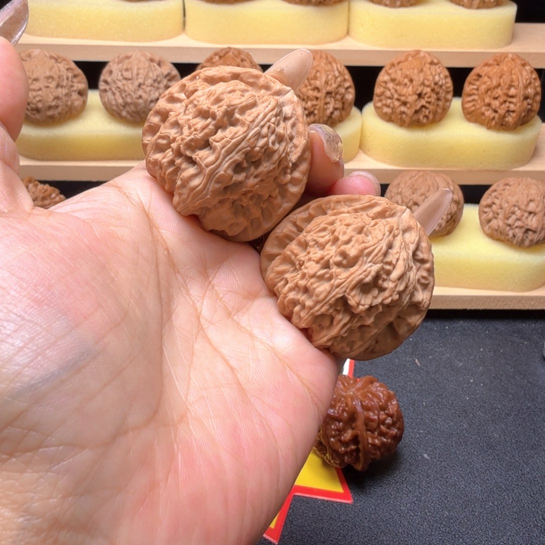 文玩核桃吊坠43尺三角白