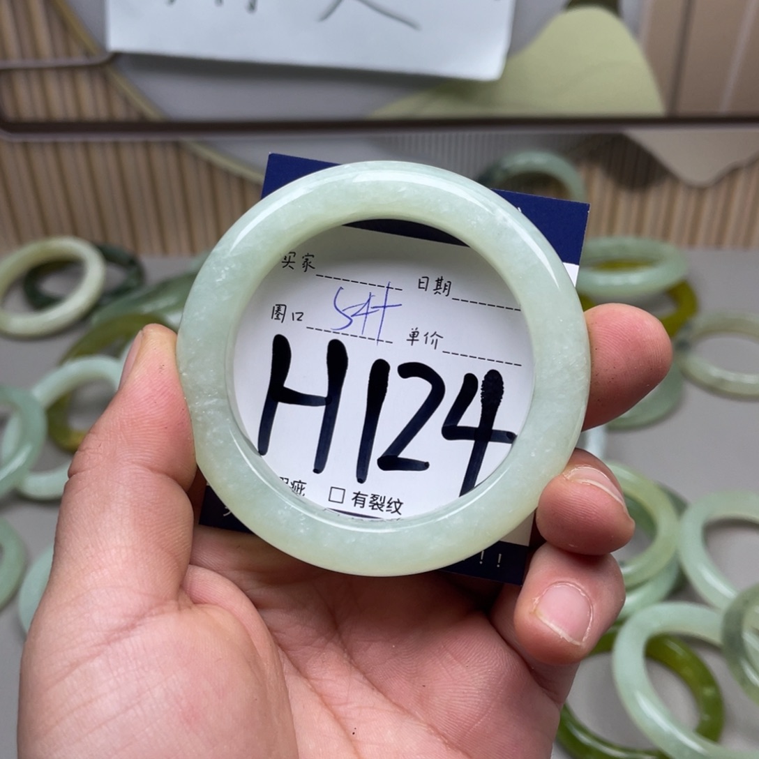 岫玉手镯手镯未镶嵌