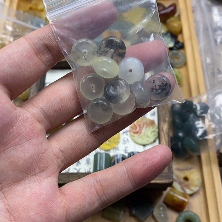 涵***蛇纹石玉未镶嵌颈饰