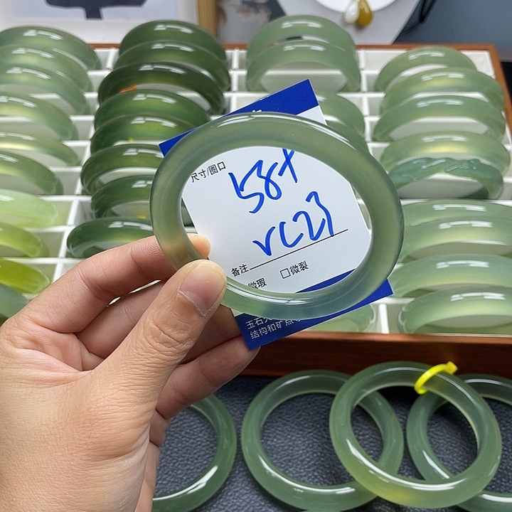 维***c蛇纹石玉未镶嵌手镯