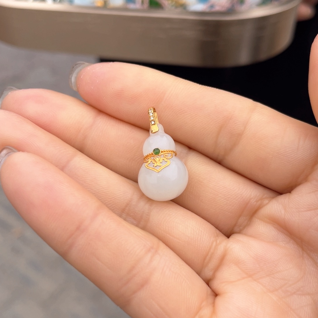 和田玉18K金镶嵌颈饰