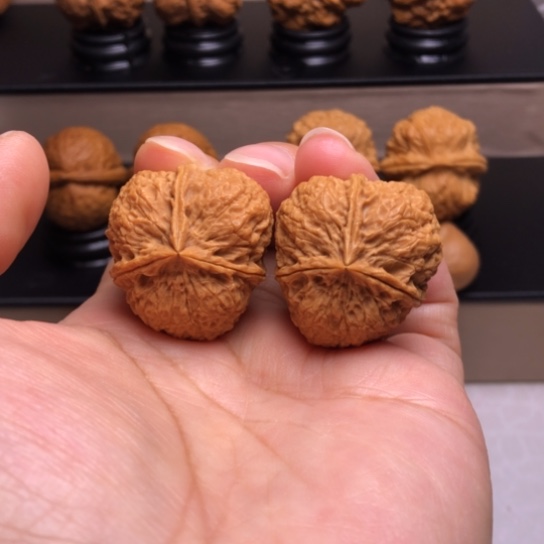 文玩核桃把件密石三楞30