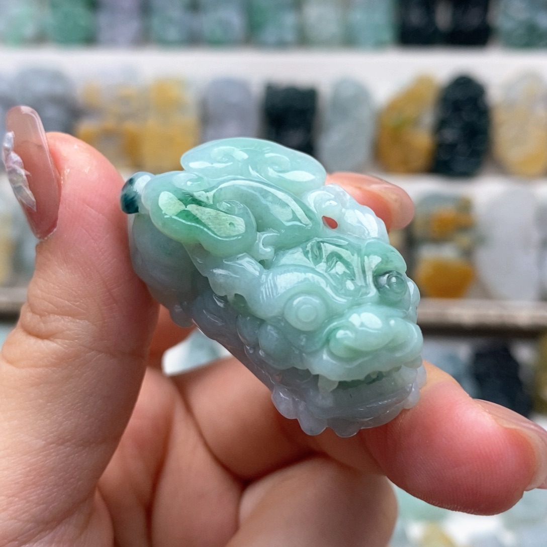 翡翠吊坠(赠链)未镶嵌