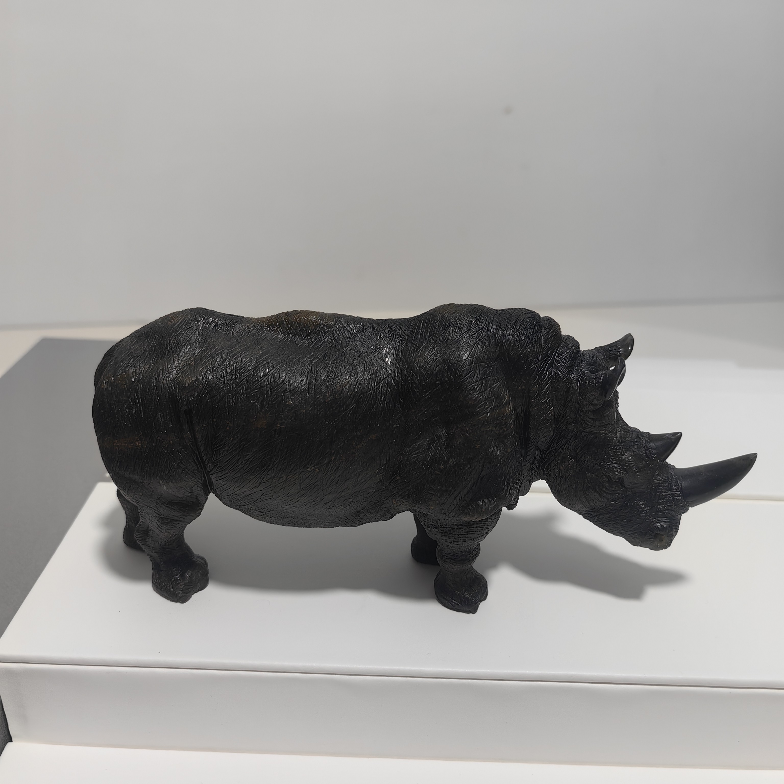 犀牛 喜牛莱州黑牛角石家居摆件