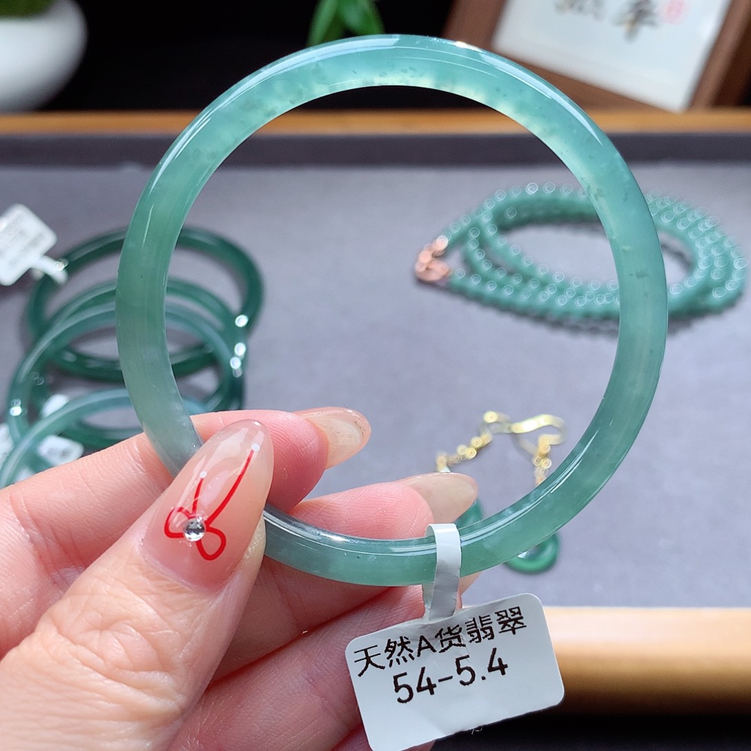 翡翠手镯（圆镯）未镶嵌