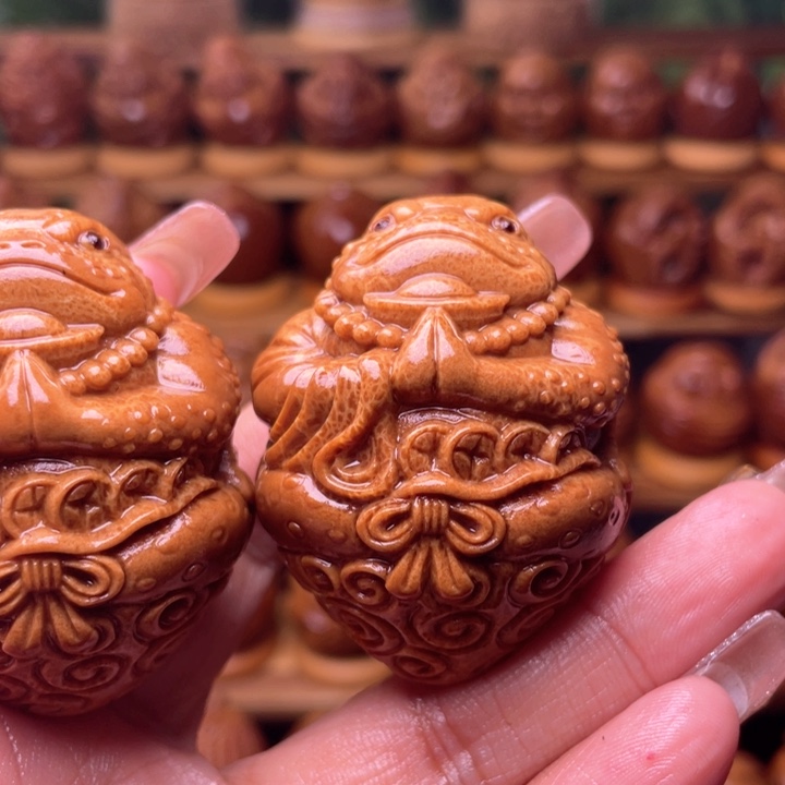 橄榄核把件吓**儿橄榄雕刻