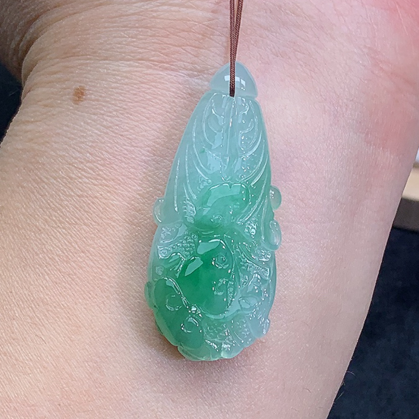 精雕 飘绿 白菜 吊坠 挂坠 9.21g 缅甸天然A货翡翠玉石