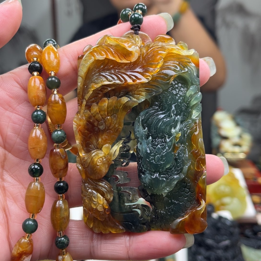 岫玉未镶嵌颈饰挂件