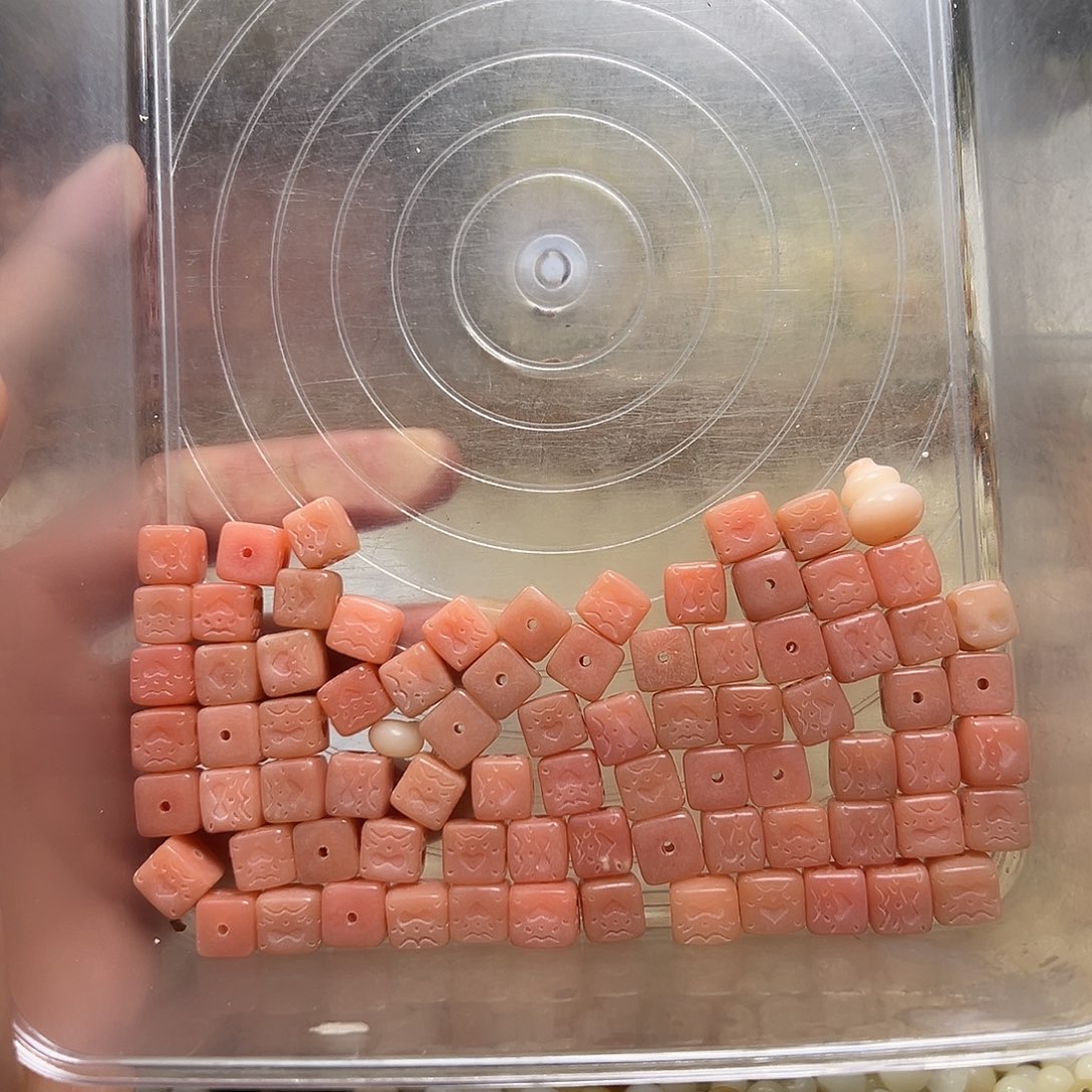 白玉菩提吊坠卡12粉色喜怒哀乐娄底