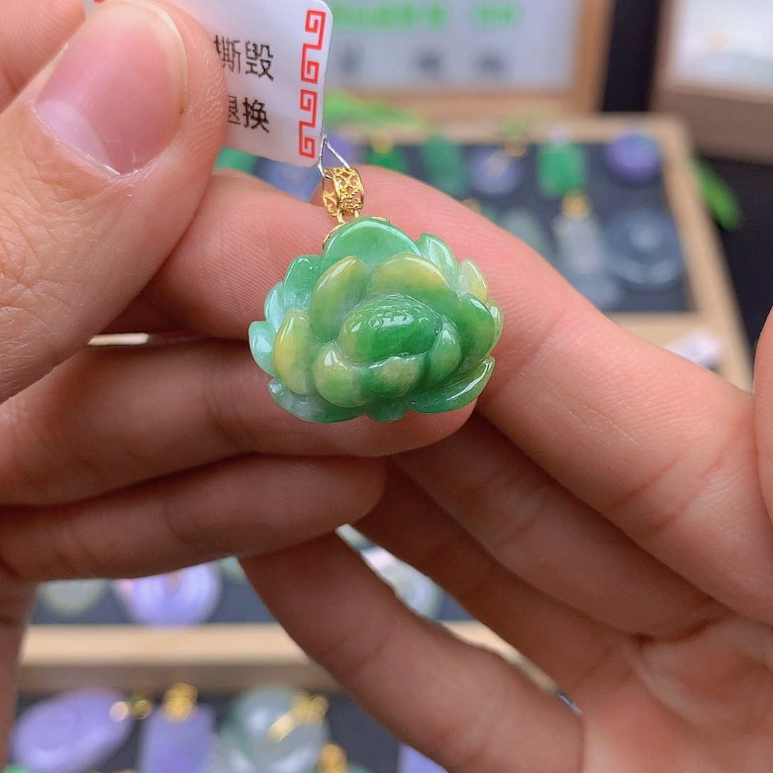 翡翠颈饰18K金镶嵌翡翠