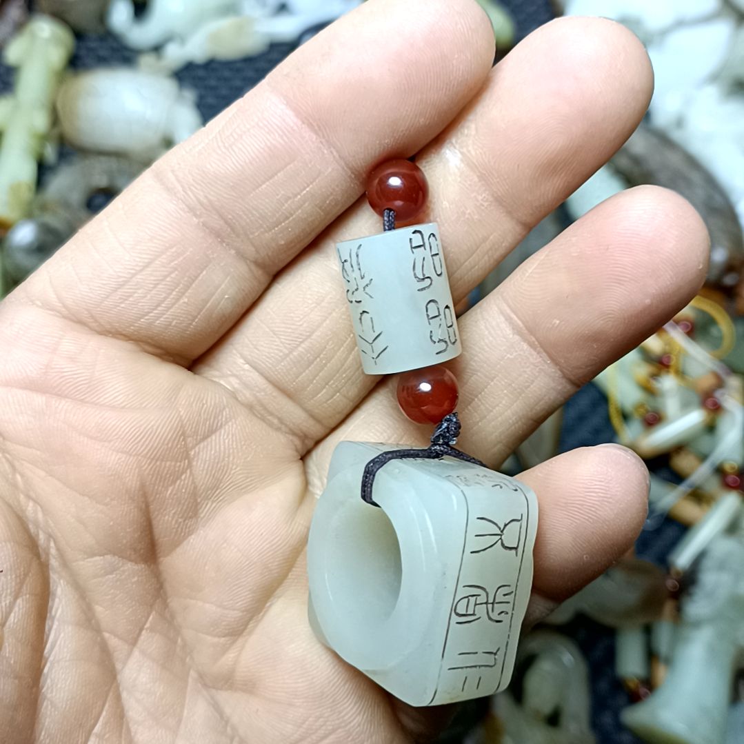 和田玉颈饰未镶嵌