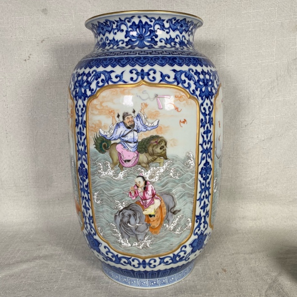 当代仿制 手绘青花开窗粉彩八仙过海纹瓷器瓶