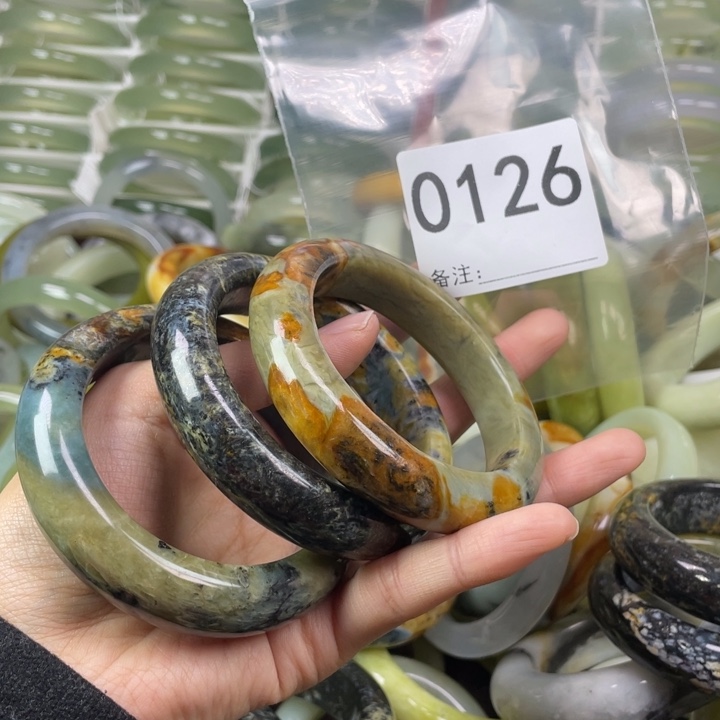 坤***）蛇纹石玉未镶嵌手镯