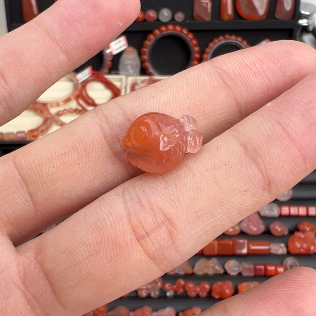 南红玛瑙未镶嵌颈饰嘟嘟鱼