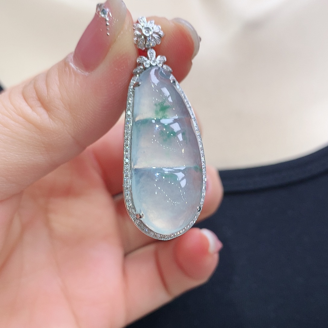 翡翠颈饰18K金镶嵌福豆