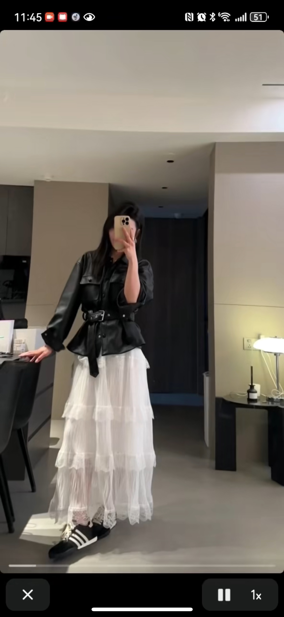 设计感黑色收腰皮外套