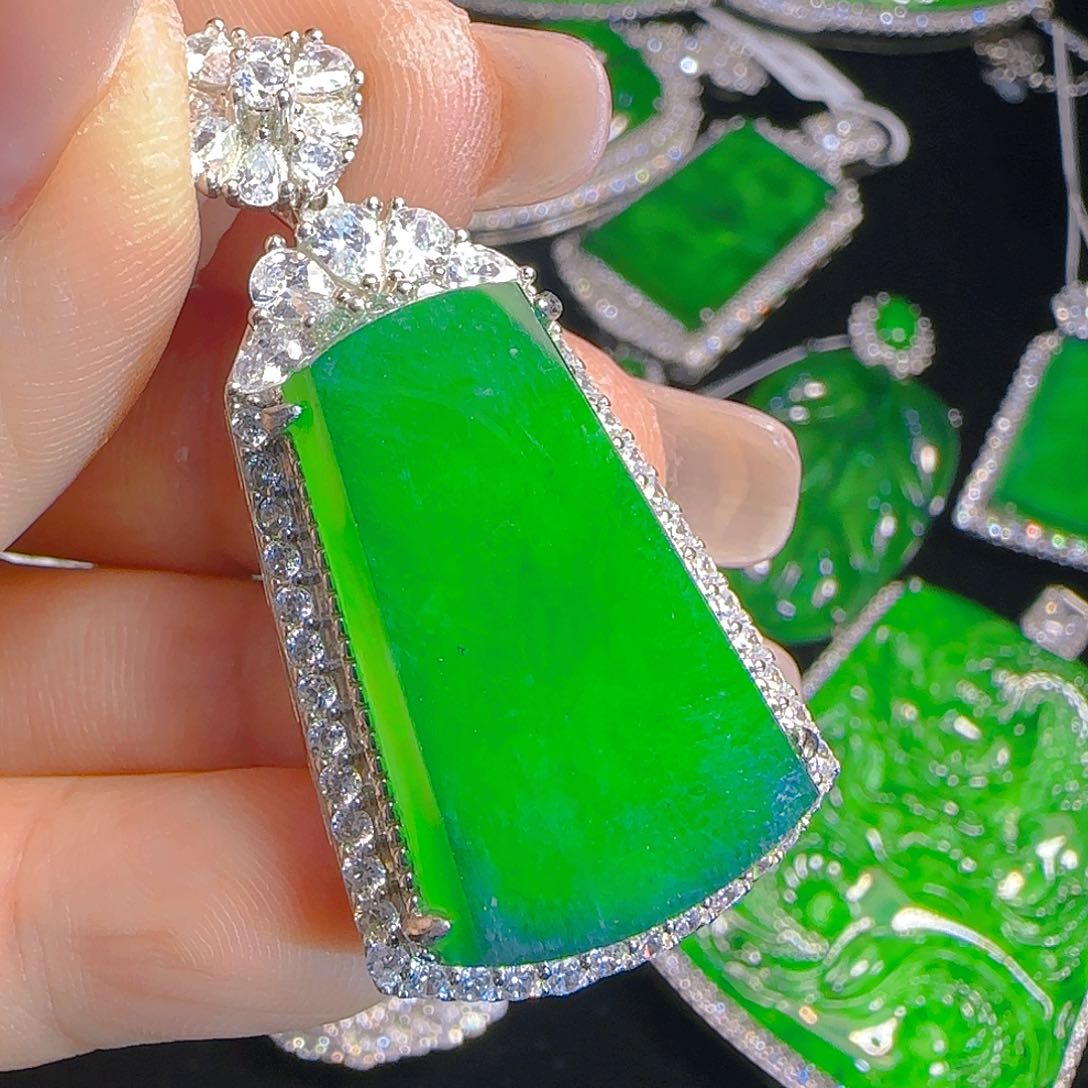 翡翠吊坠(赠链)银S925镶嵌