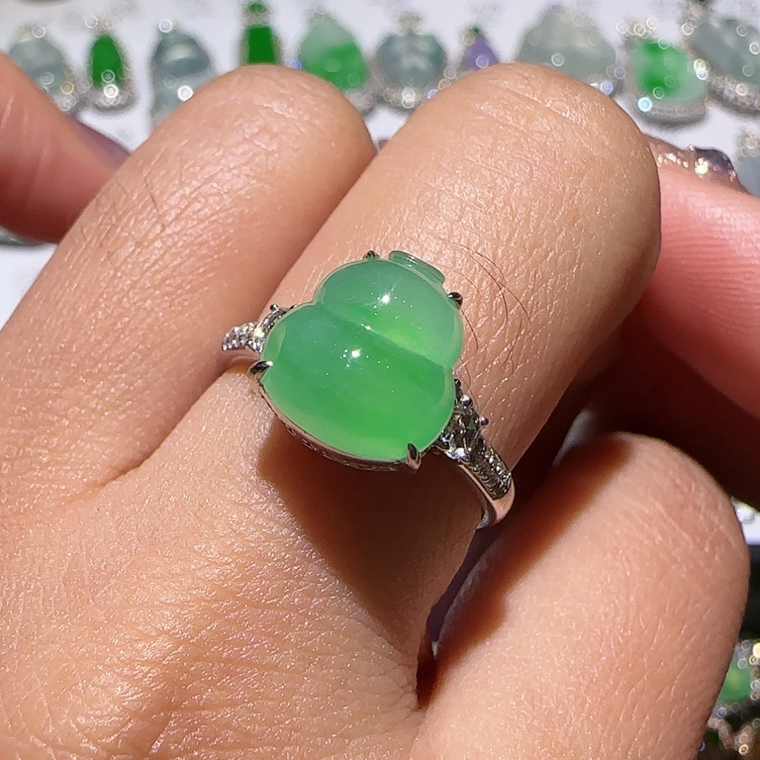 【闪购商品】18K金镶嵌戒指翡翠天然