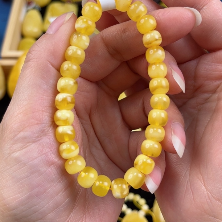 琥珀珠宝奇石未镶嵌琥珀，多样性发其一