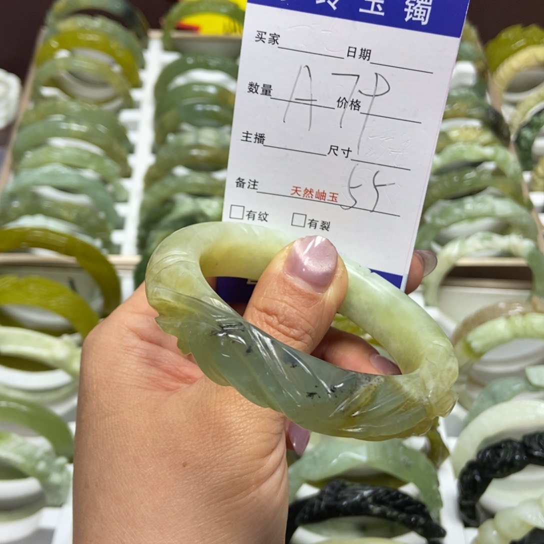 蛇纹石玉手镯未镶嵌