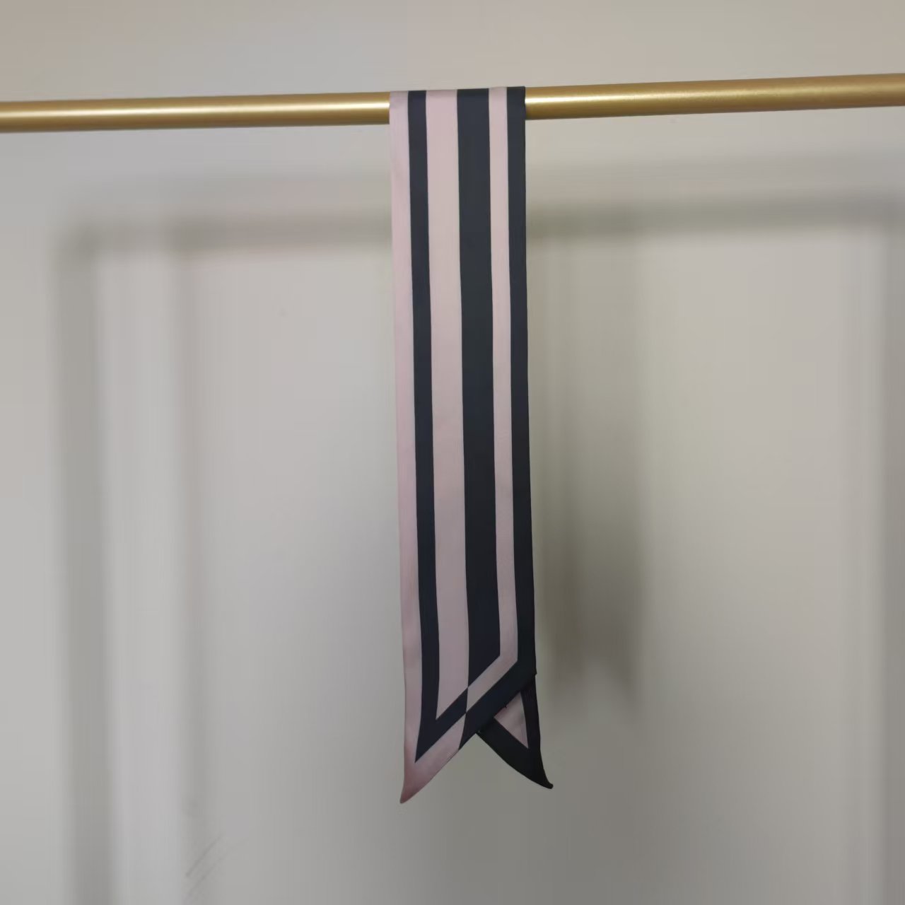 折扣尾单 14姆米桑蚕丝长条巾（135*11）