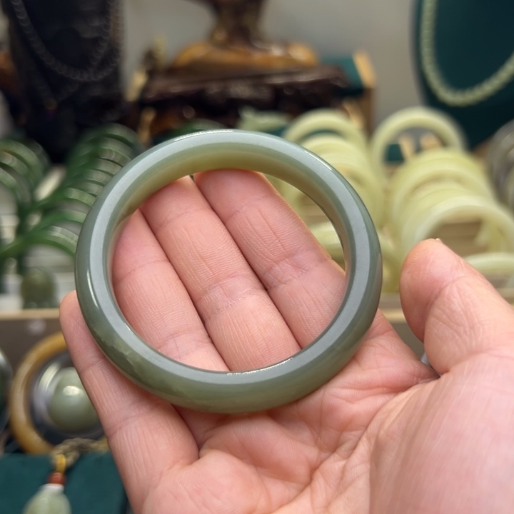 和田玉手镯未镶嵌54.3圈围10204