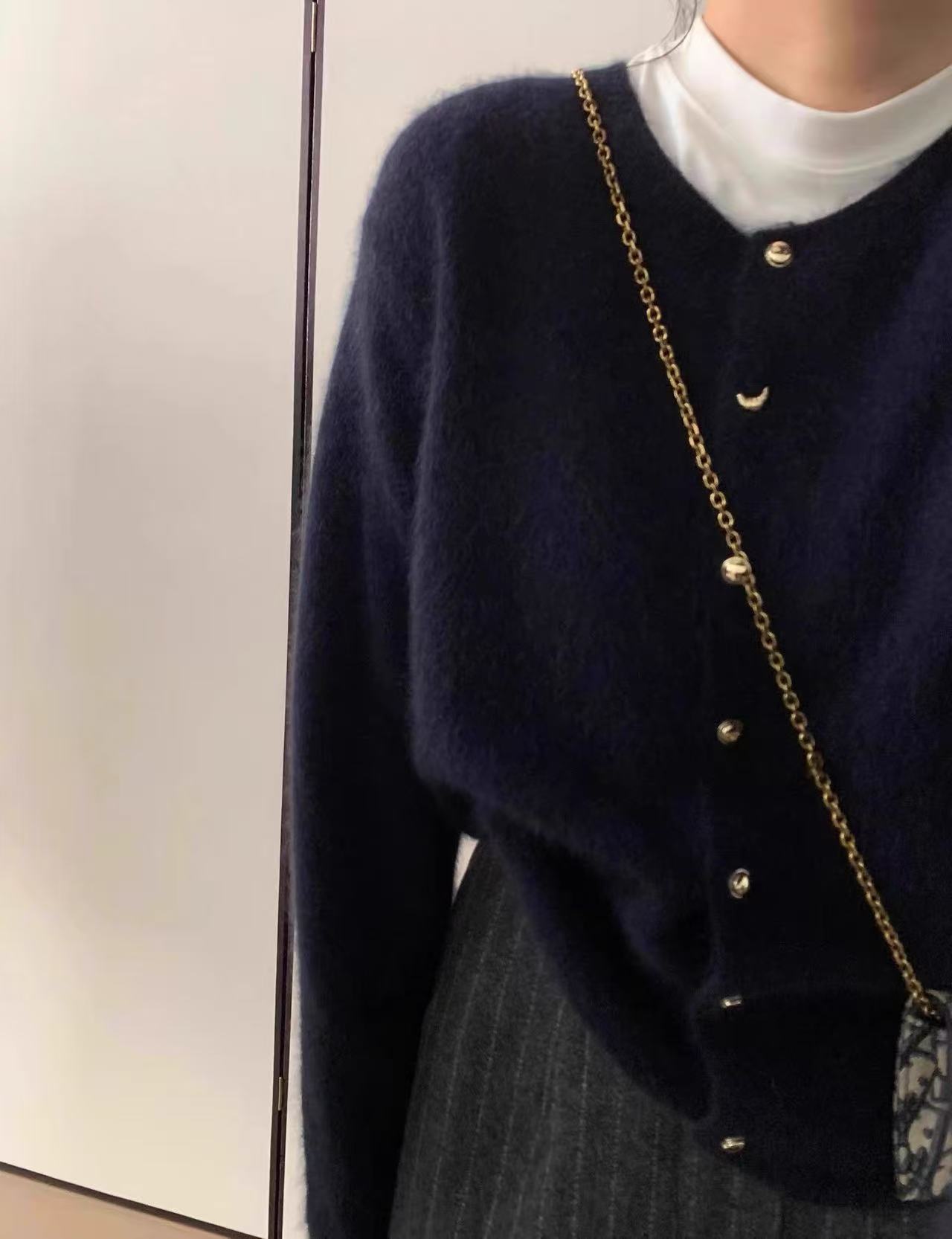 月亮扣~100纯羊毛拉绒工艺《衣长54胸围52》开衫毛衣~FF-21