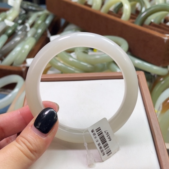 【闪购商品】和田玉手镯未镶嵌56