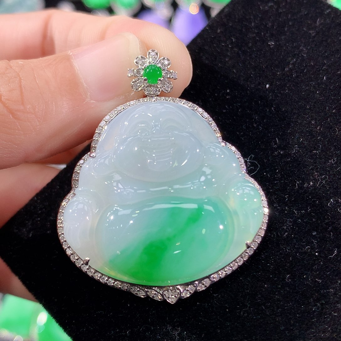 翡翠18K金镶嵌颈饰