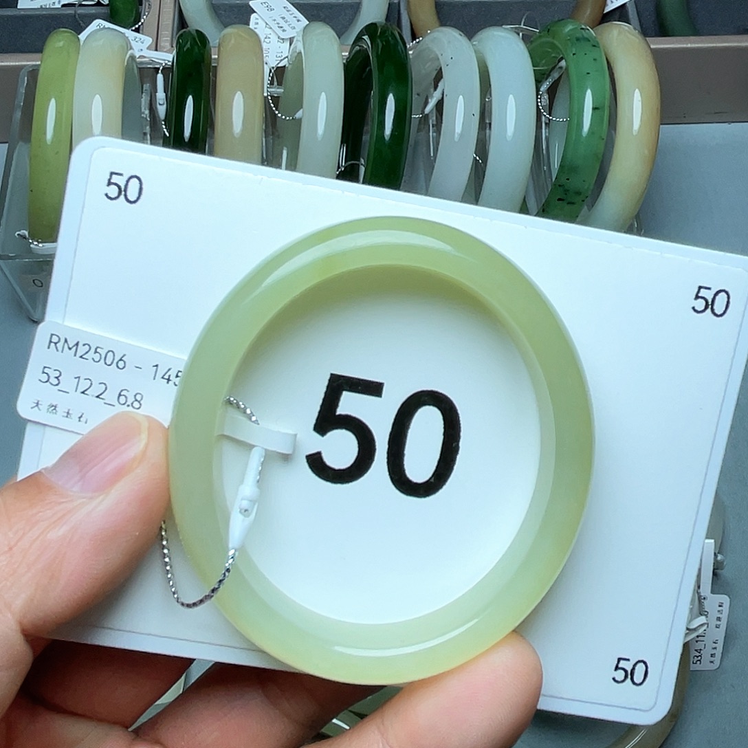 和田玉未镶嵌手镯