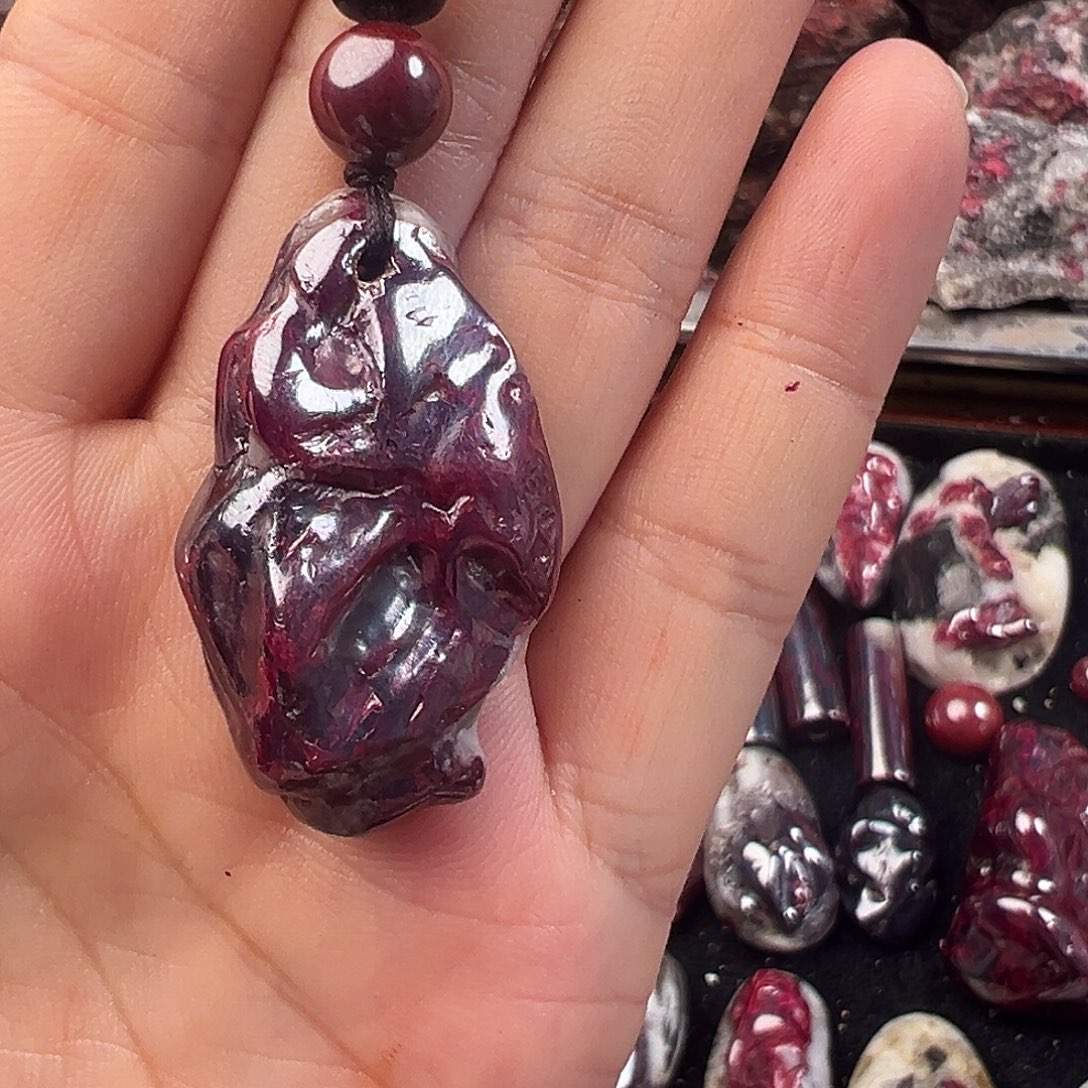 陌***雨天然辰砂天然原矿朱砂吊坠