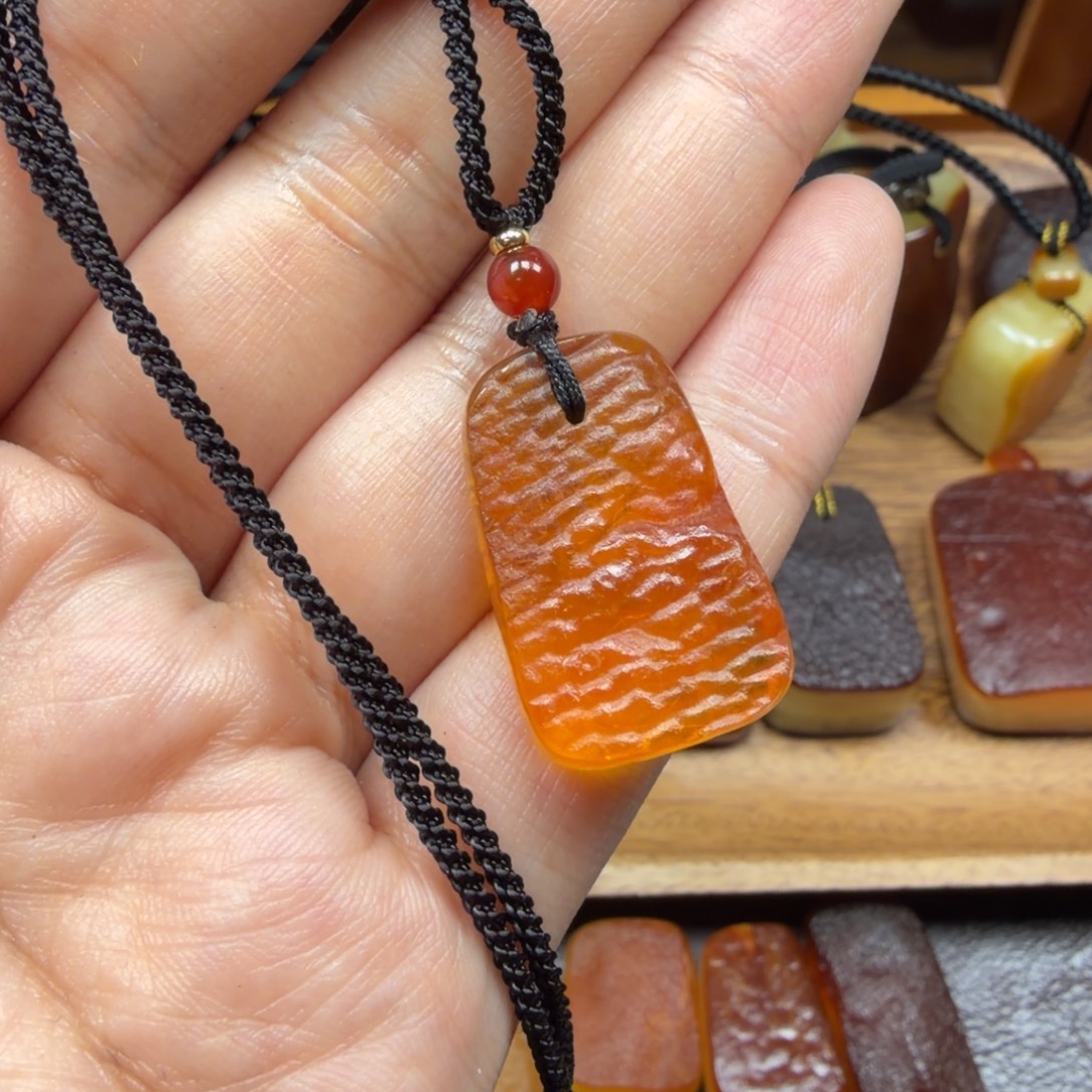 琥珀未镶嵌吊坠(赠链)