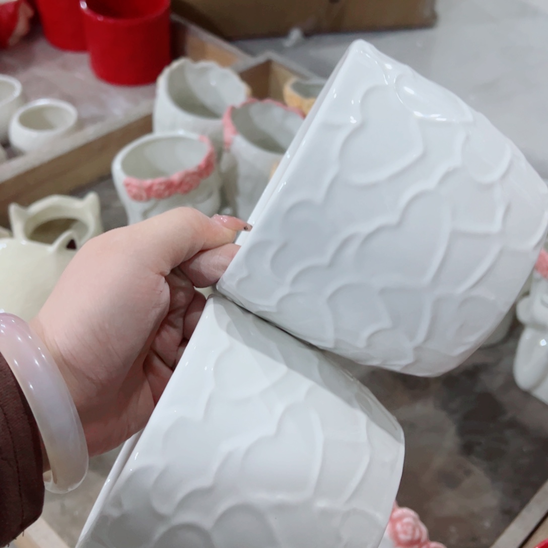 有孔，陶瓷花盆满10米包邮发货。