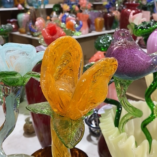 琉璃花瓶高45厘米宽6厘米