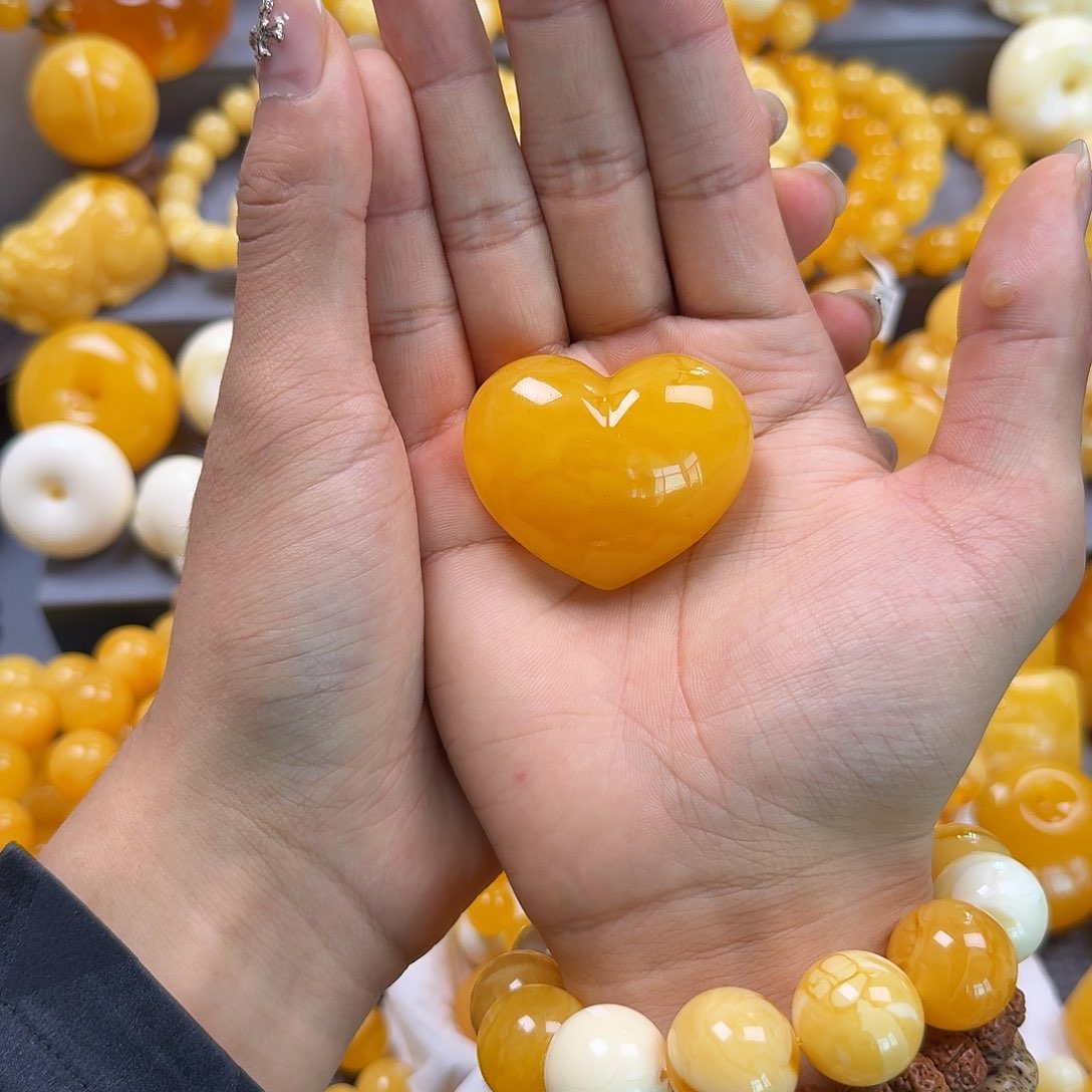 蜜蜡珠宝奇石未镶嵌爱心
