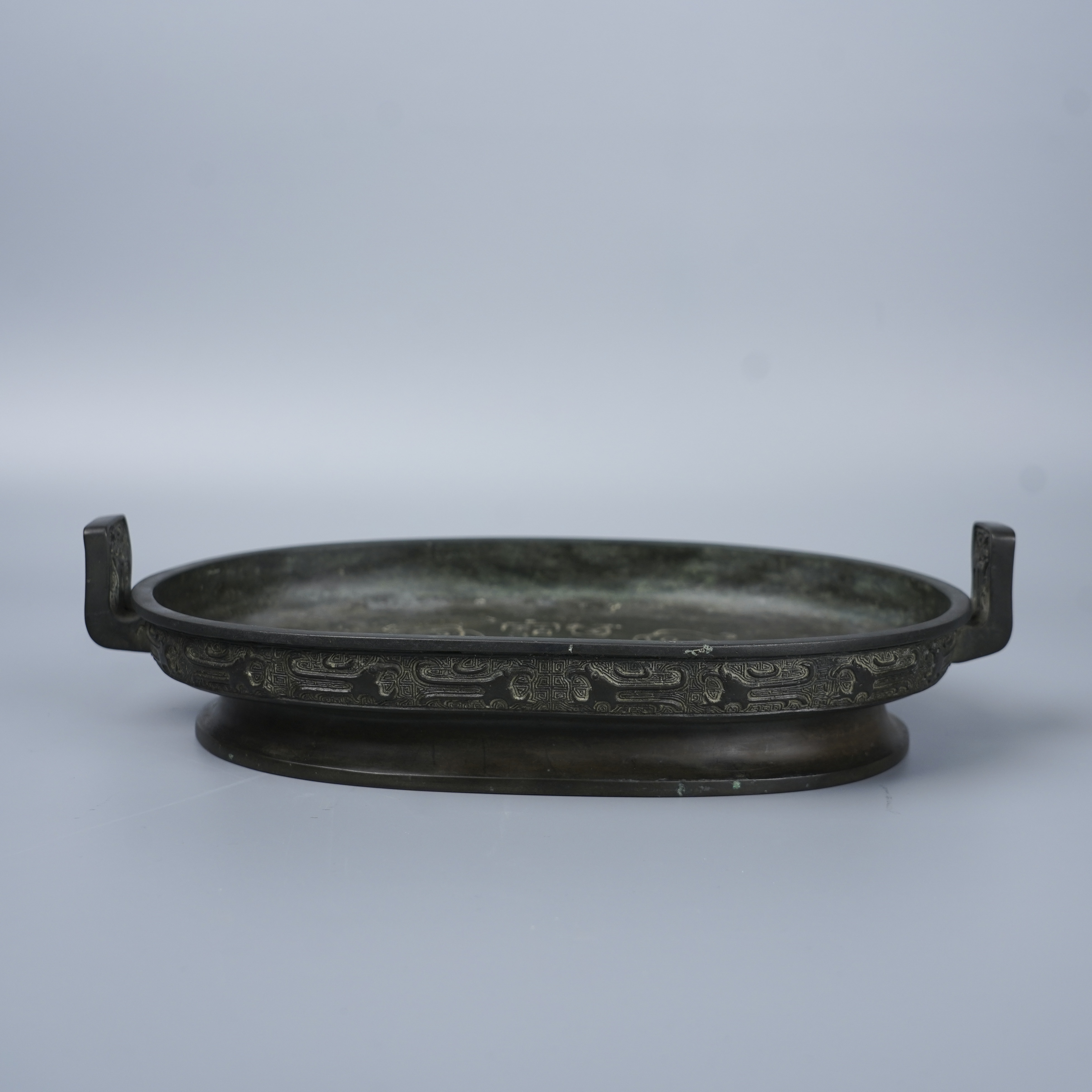 Lot022 明代铭文仿古夔凤纹铜盘