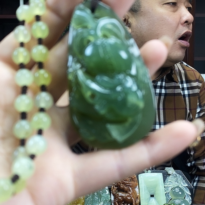 蛇纹石玉吊坠未镶嵌