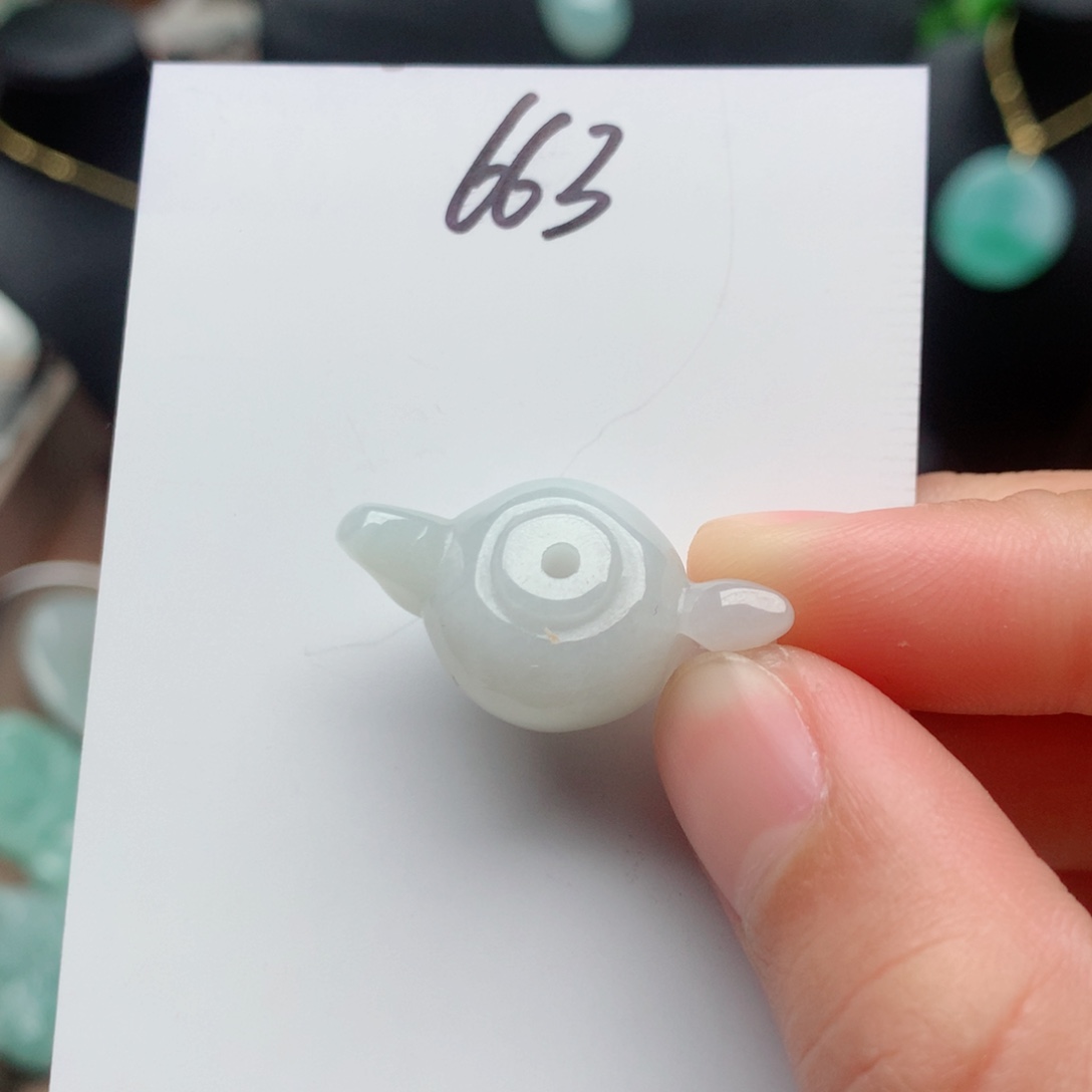 翡翠颈饰未镶嵌吊坠