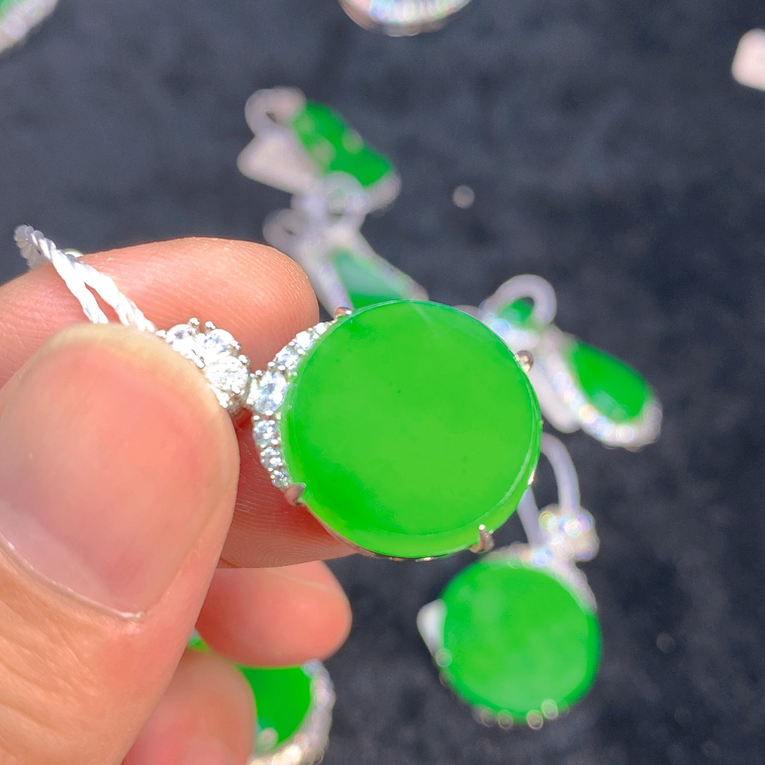 颈饰银S925镶嵌翡翠